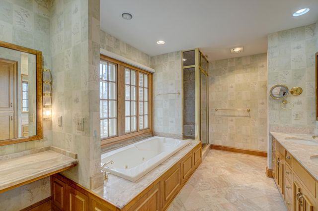 71 Otis Lane, Saint Paul, MN 55104