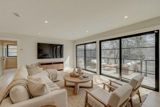 71 Otis Lane, Saint Paul, MN 55104