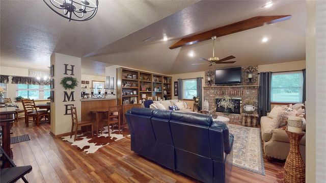 806 Camphor Circle NE, Village Mills, TX 77663