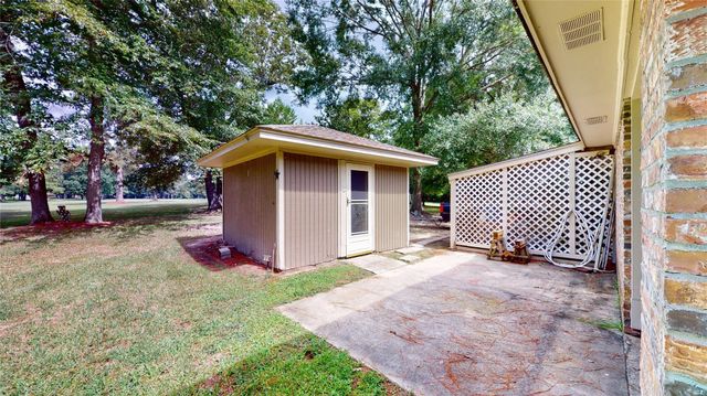 806 Camphor Circle NE, Village Mills, TX 77663