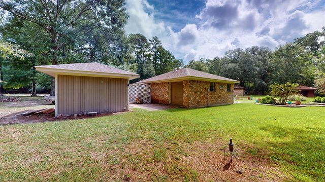 806 Camphor Circle NE, Village Mills, TX 77663