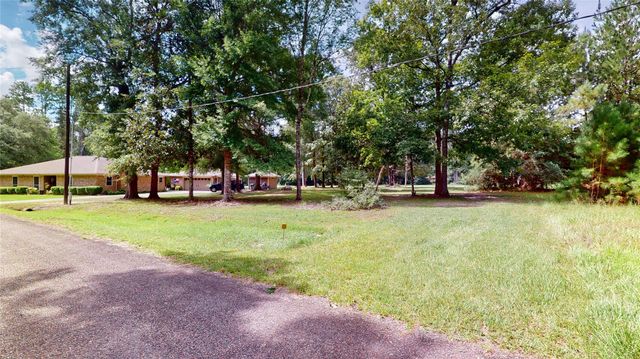 806 Camphor Circle NE, Village Mills, TX 77663