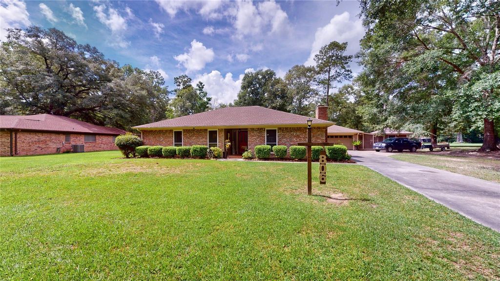 806 Camphor Circle NE, Village Mills, TX 77663