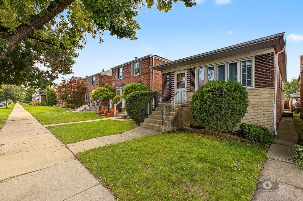 5104 S Menard Avenue, Chicago, IL 60638 — photo 2