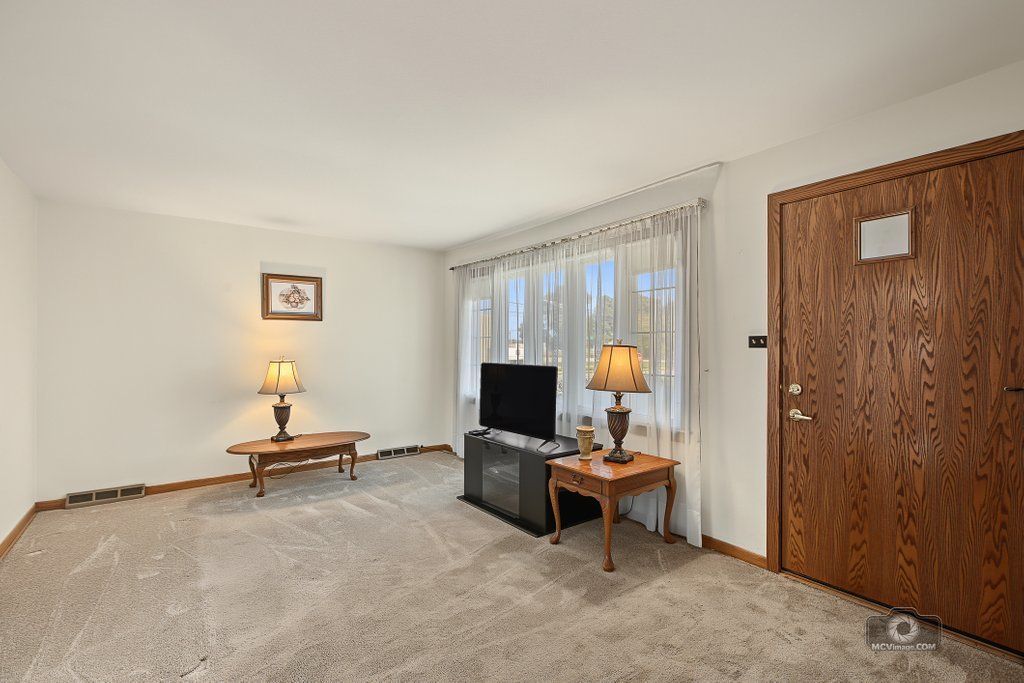 5104 S Menard Avenue, Chicago, IL 60638 — photo 3