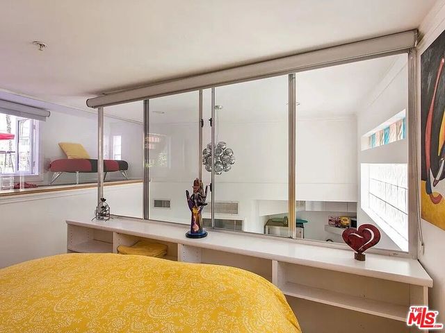 8661 Clifton Way A, Beverly Hills, CA 90211