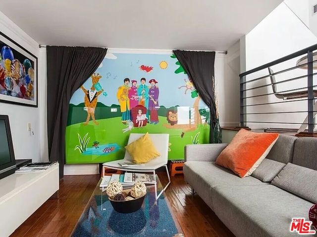 8661 Clifton Way A, Beverly Hills, CA 90211