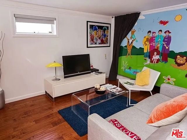 8661 Clifton Way A, Beverly Hills, CA 90211