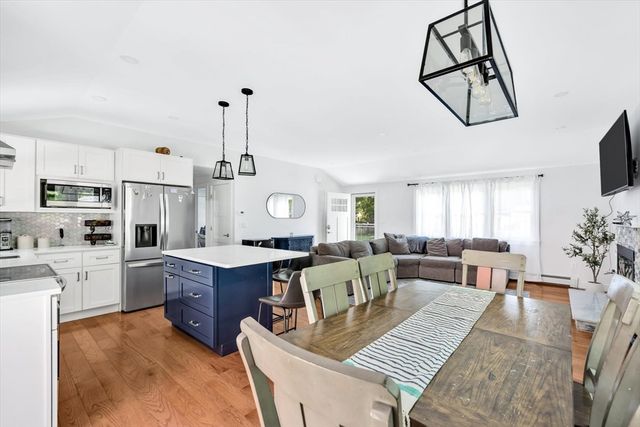 25 Nancy Ln, Barnstable, MA 02601