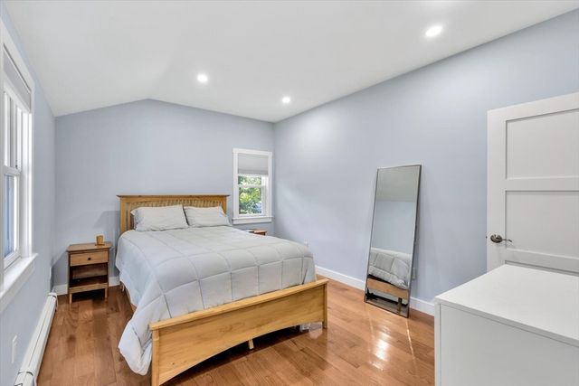 25 Nancy Ln, Barnstable, MA 02601