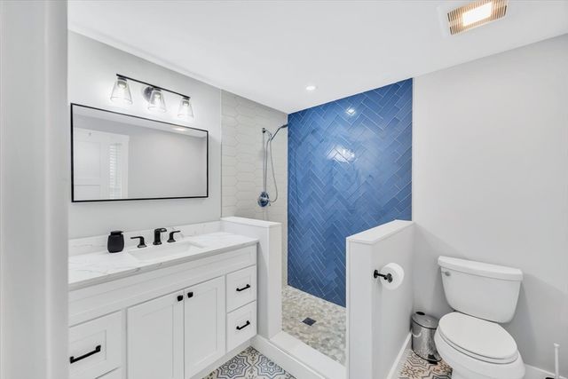 25 Nancy Ln, Barnstable, MA 02601