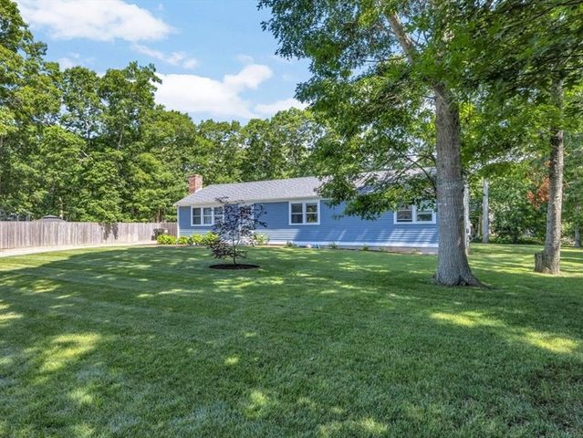 25 Nancy Ln, Barnstable, MA 02601