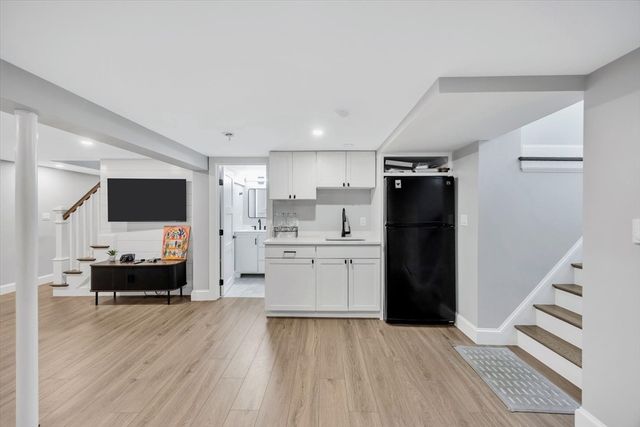 25 Nancy Ln, Barnstable, MA 02601