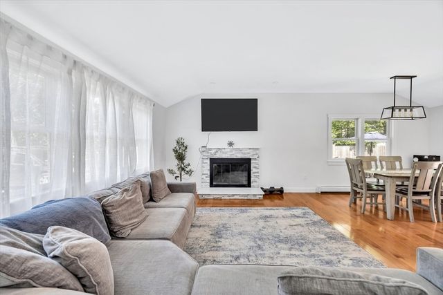 25 Nancy Ln, Barnstable, MA 02601