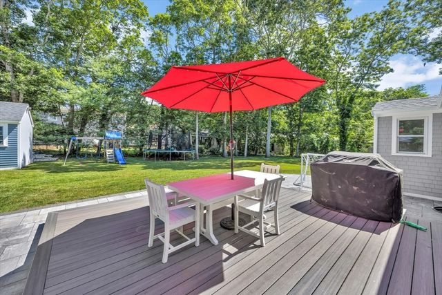 25 Nancy Ln, Barnstable, MA 02601