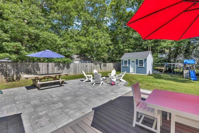 25 Nancy Ln, Barnstable, MA 02601