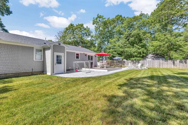 25 Nancy Ln, Barnstable, MA 02601