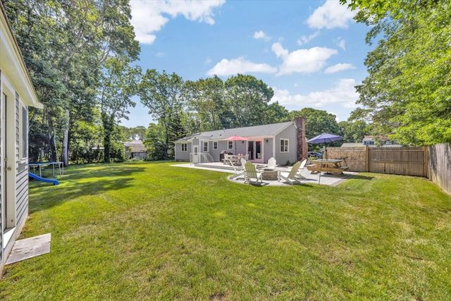 25 Nancy Ln, Barnstable, MA 02601
