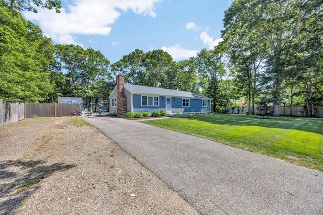 25 Nancy Ln, Barnstable, MA 02601