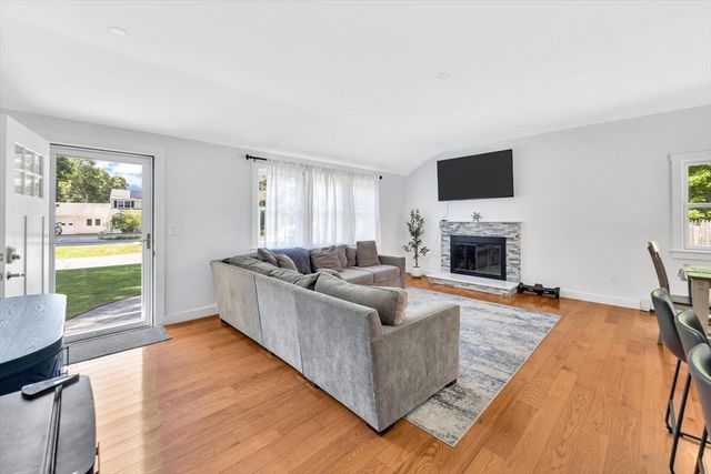 25 Nancy Ln, Barnstable, MA 02601
