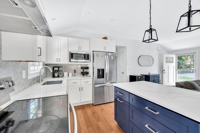 25 Nancy Ln, Barnstable, MA 02601