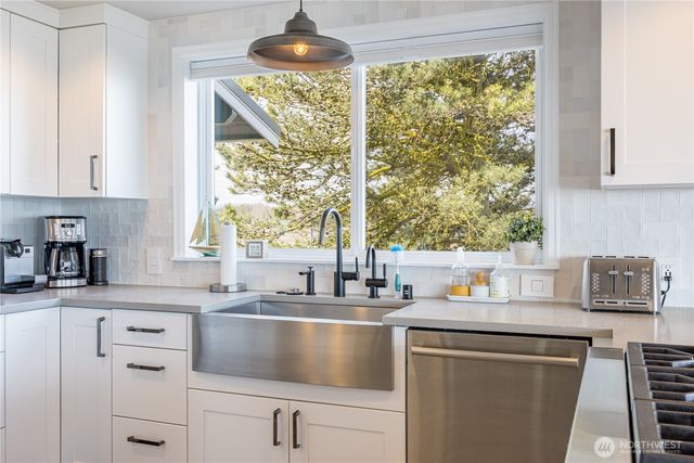 391 3 Crabs Road, Sequim, WA 98382