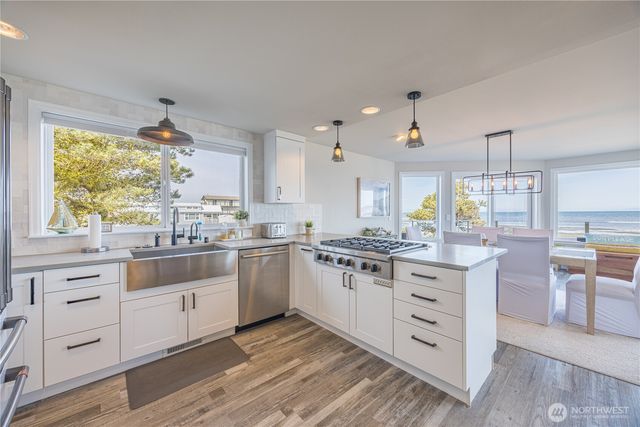 391 3 Crabs Road, Sequim, WA 98382