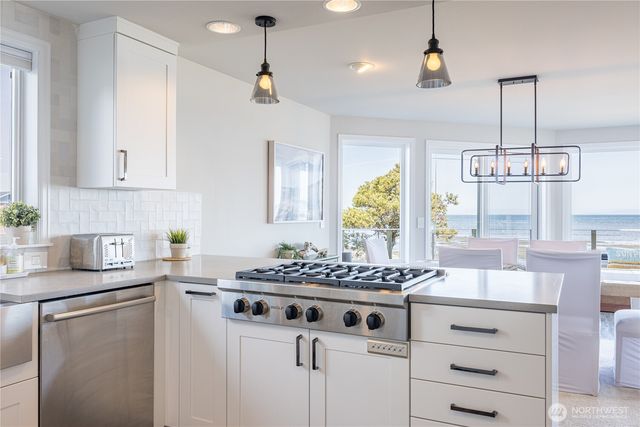 391 3 Crabs Road, Sequim, WA 98382