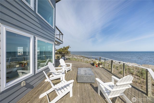 391 3 Crabs Road, Sequim, WA 98382