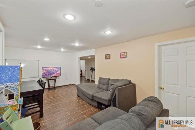 26 Hamilton Avenue, Edison, NJ 08820