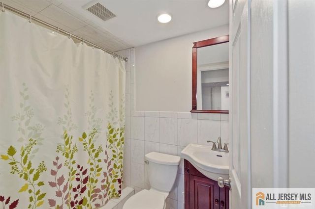 26 Hamilton Avenue, Edison, NJ 08820