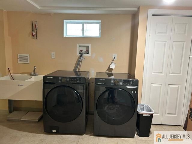 26 Hamilton Avenue, Edison, NJ 08820