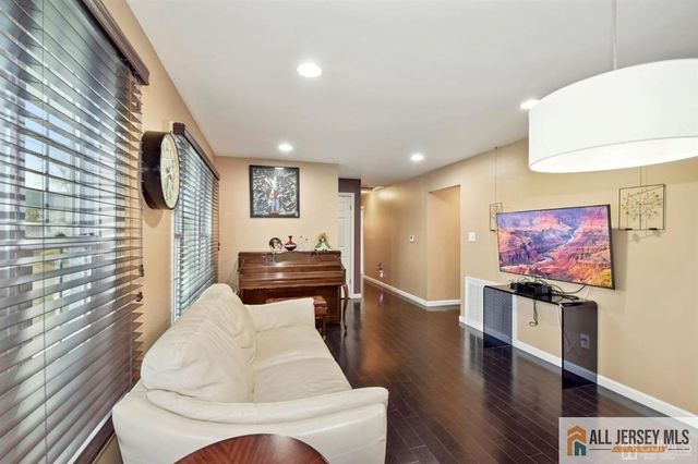 26 Hamilton Avenue, Edison, NJ 08820