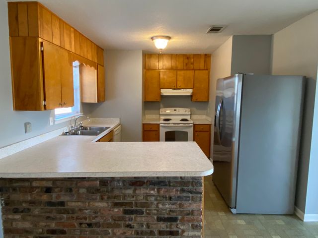 31 North Street, Mary Esther, FL 32569