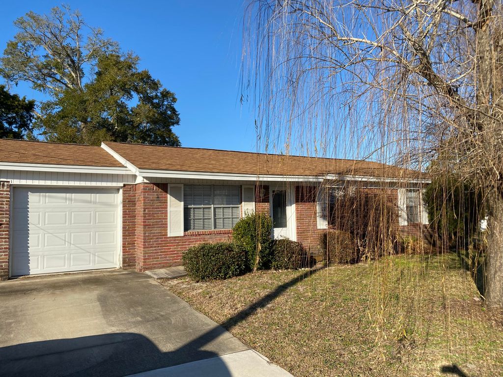 31 North Street, Mary Esther, FL 32569