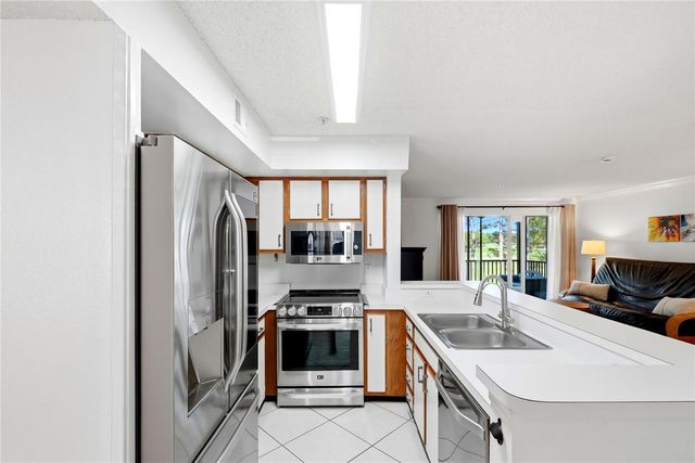 2400 FEATHER SOUND DRIVE 427, Clearwater, FL 33762