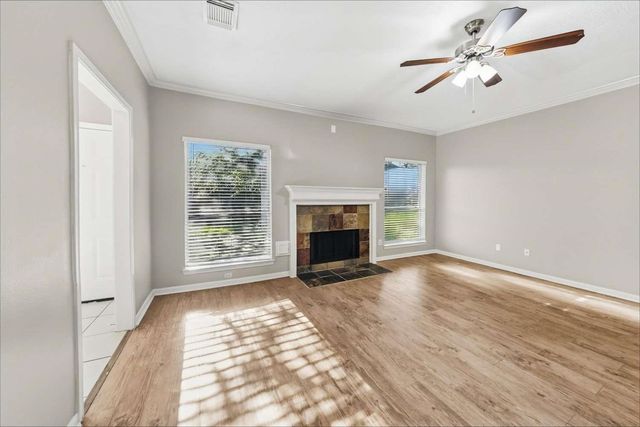 1011 Wentworth Drive, Pearland, TX 77584
