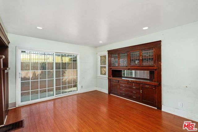 4812 Arlington Avenue, Los Angeles, CA 90043