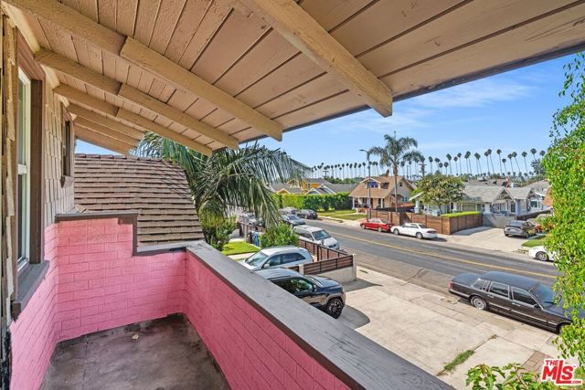 4812 Arlington Avenue, Los Angeles, CA 90043