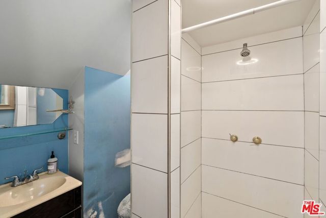 4812 Arlington Avenue, Los Angeles, CA 90043