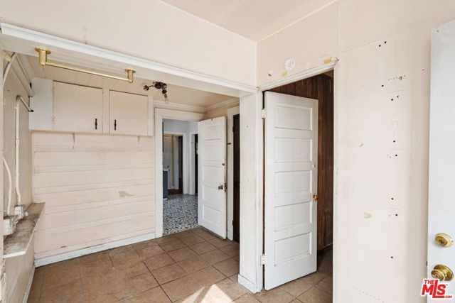 4812 Arlington Avenue, Los Angeles, CA 90043
