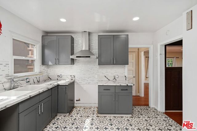 4812 Arlington Avenue, Los Angeles, CA 90043