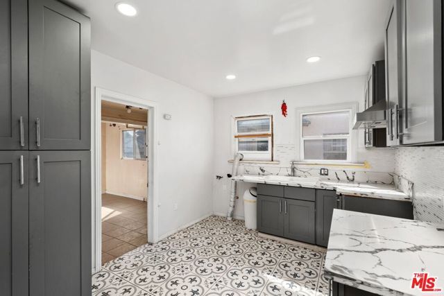 4812 Arlington Avenue, Los Angeles, CA 90043