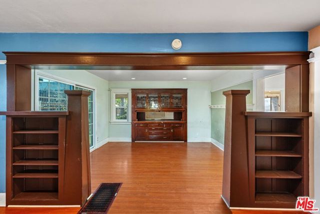4812 Arlington Avenue, Los Angeles, CA 90043
