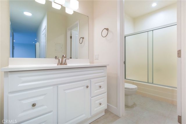 17900 Sherman Way 118, Reseda, CA 91335