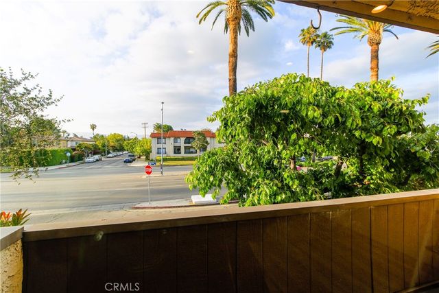 17900 Sherman Way 118, Reseda, CA 91335