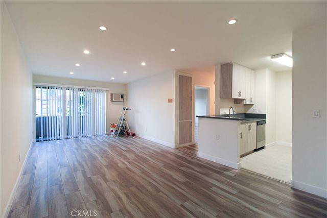17900 Sherman Way 118, Reseda, CA 91335
