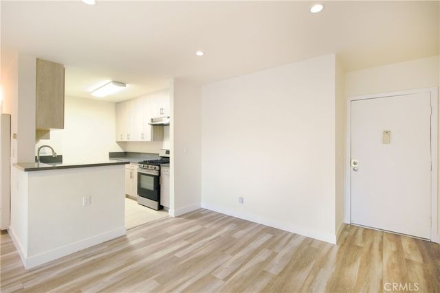 17900 Sherman Way 118, Reseda, CA 91335
