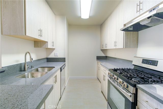 17900 Sherman Way 118, Reseda, CA 91335
