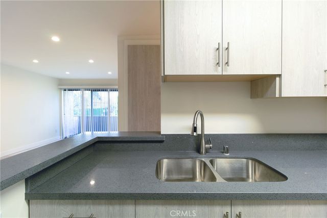 17900 Sherman Way 118, Reseda, CA 91335